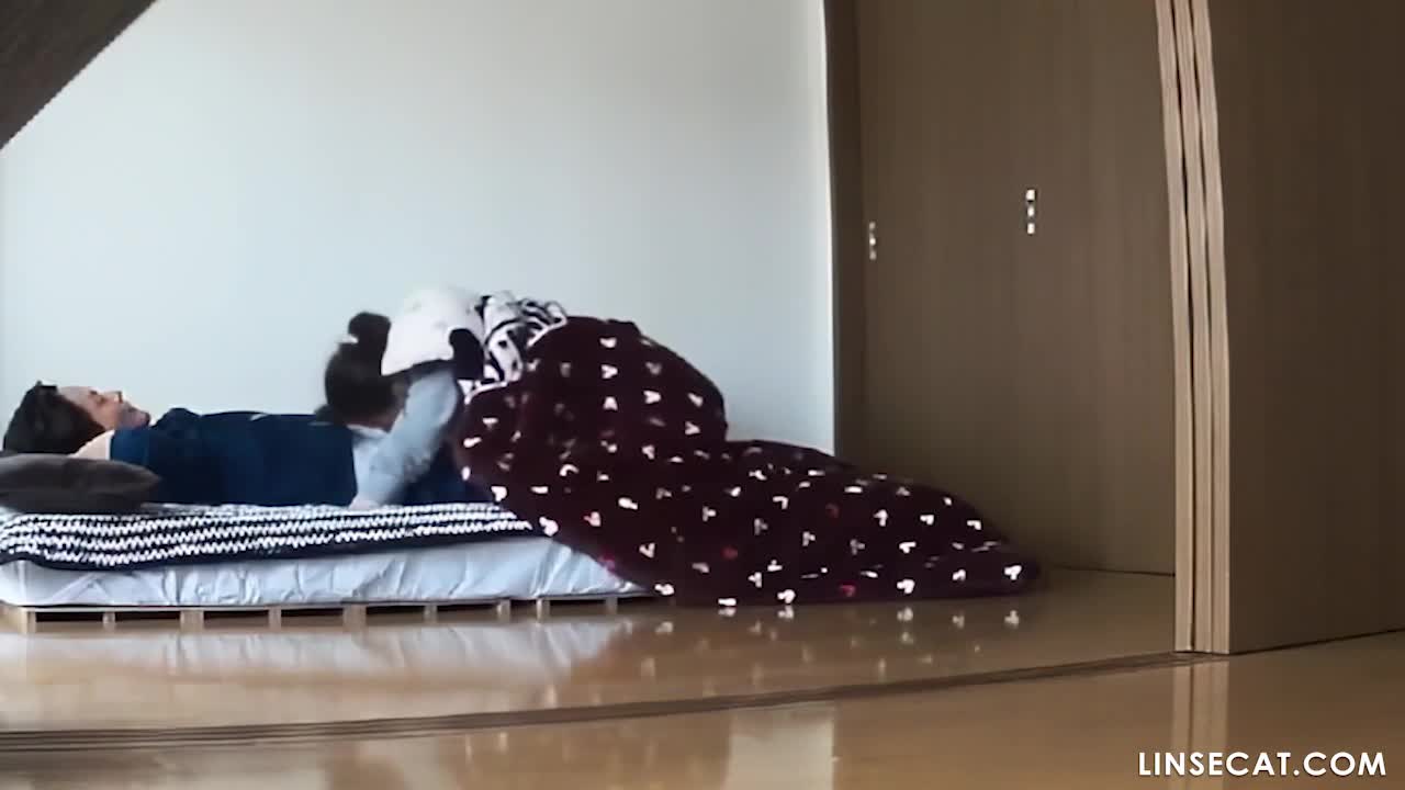 2024 최신! 해킹된 가정용 감시 카메라_ 한국 커플 2쌍의 서로 다른 섹스 스타일. 당신은 여자가 당신의 자지를 먹는 것을 선호합니까, 아니면 그녀의 음핵을 만지는 것을 선호합니까 썸네일