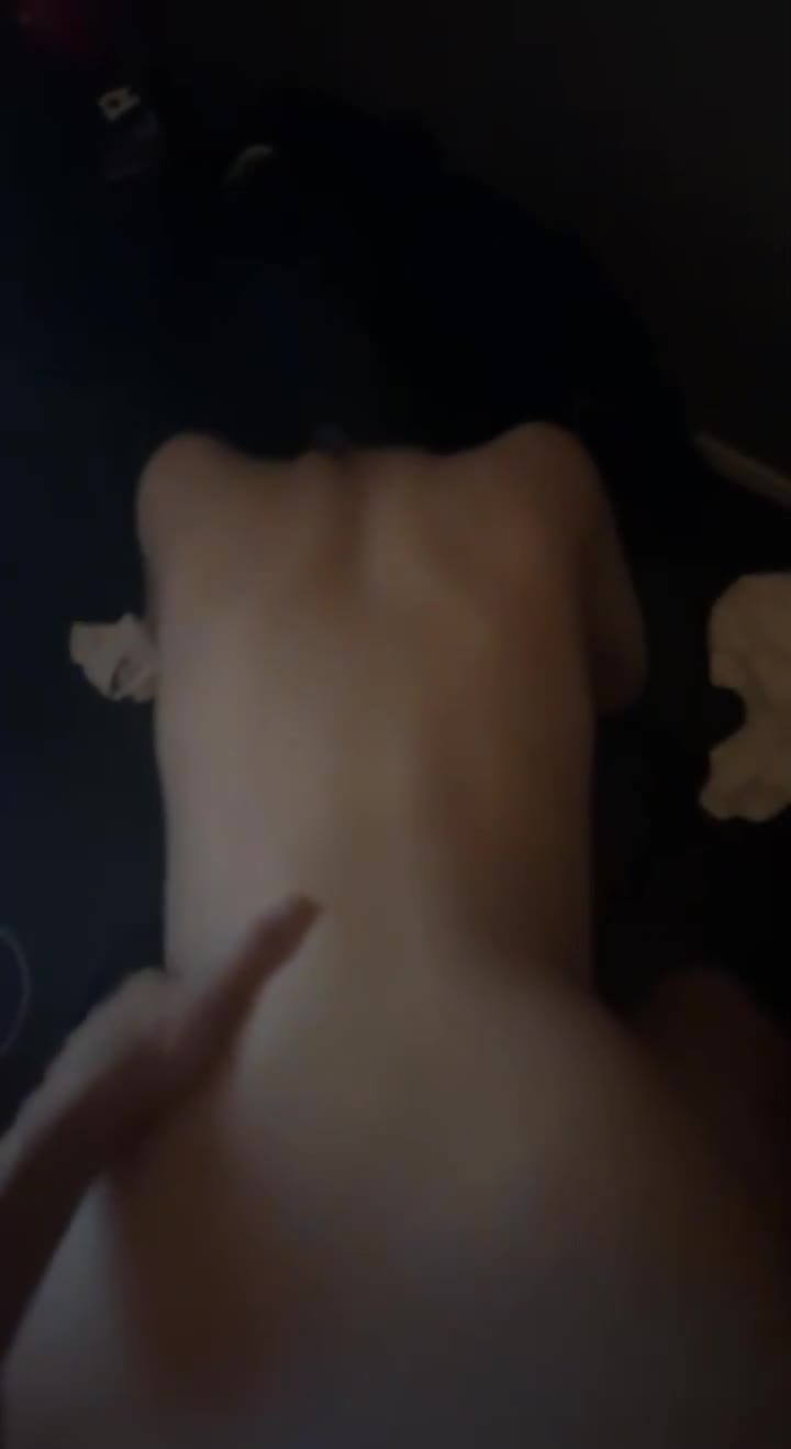 벌써부터 미친듯한 허리돌림을 보여주는 존예 여대생 썸네일