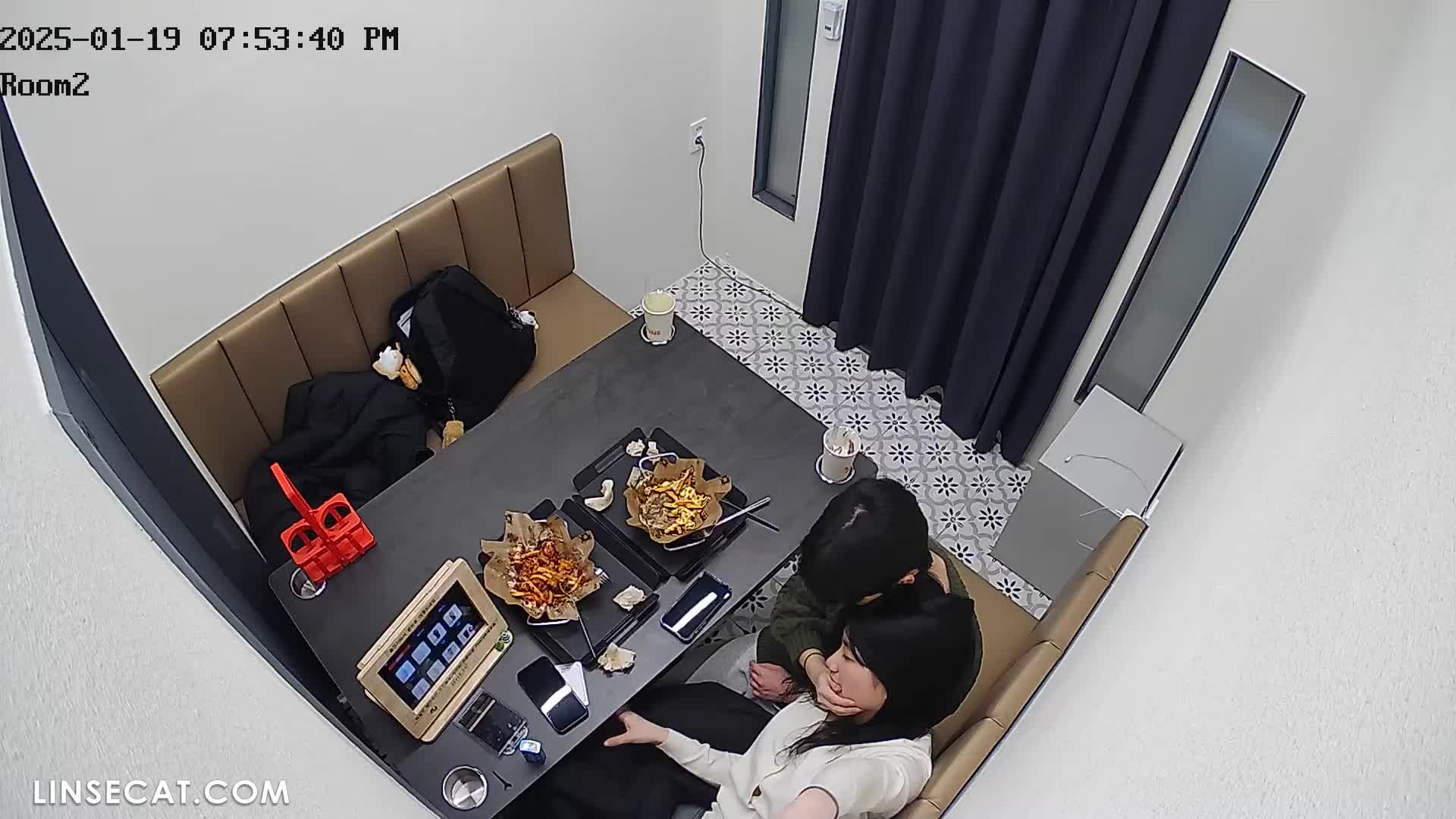 [신작] 손님들이 섹스를 하고, 여자 점장도 섹스를 합니다. 젊은 여성이 남자친구에게 오럴 섹스를 해 주고, 여자 점장은 정오에 남자친구와 알몸으로 섹스를 합니다. 남자친구는 손님이 올까 봐 걱정했는지 10분 동안 발기하지 못했습니다. [해킹된 한국 보드게임 IP 카메라] [단독 영상] 썸네일